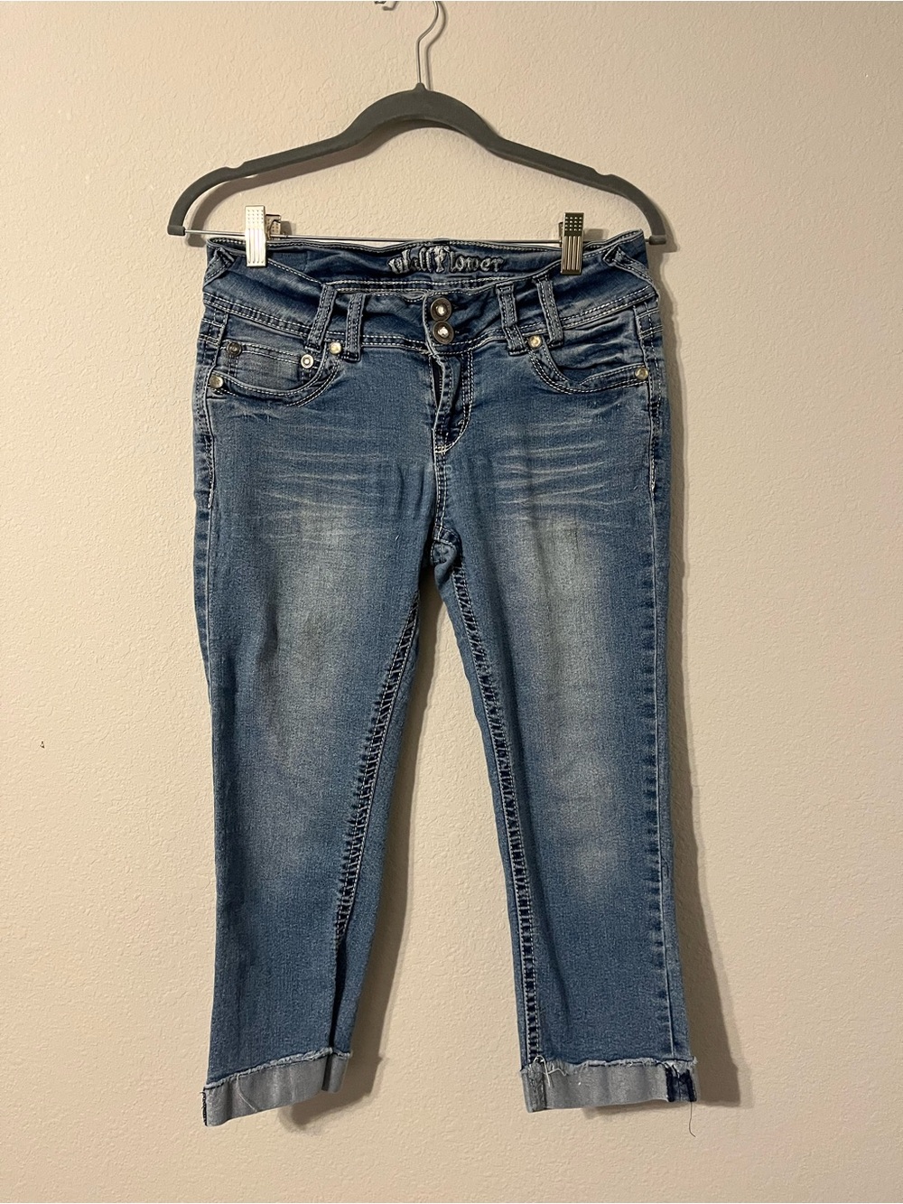 Wallflower Mid-Rise Cropped Stretch Jeans in Blue Wash
